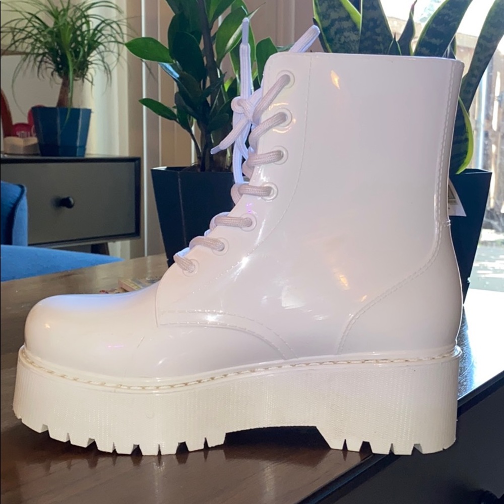 Flatform boots
